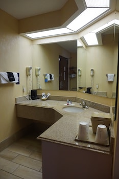 Deluxe Studio Suite, 1 King Bed, Non Smoking, Jetted Tub