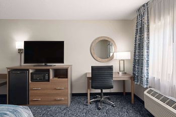Standard Room, 1 Queen Bed, Accessible