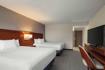 Room, 2 Queen Beds, Hearing Accessible, Balcony