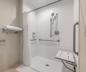 Room, 2 Queen Beds, Accessible (Comm, Mobil, Roll-In Shower)