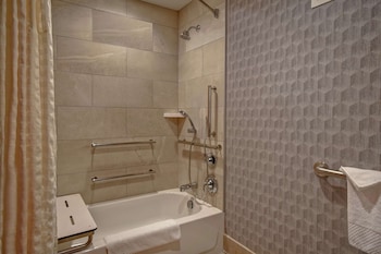 Suite, 2 Queen Beds, Accessible, Bathtub