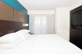 Suite, 2 Bedrooms, Fireplace