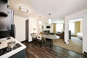 Studio Suite, 1 Queen Bed, Accessible (Mobility Roll in Shower)