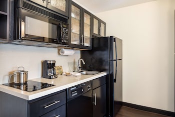 Suite, 1 Queen Bed with Sofa bed, Accessible (Roll-In Shower)
