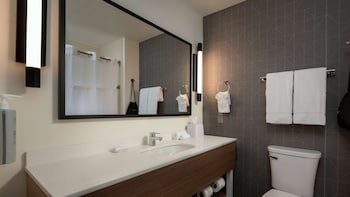 Room, 2 Queen Beds, Accessible (3x3 Shower)