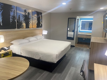 Room, 1 King Bed, Non Smoking