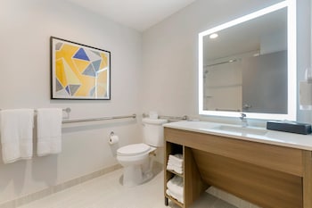 Room, 2 Queen Beds, Accessible, Non Smoking