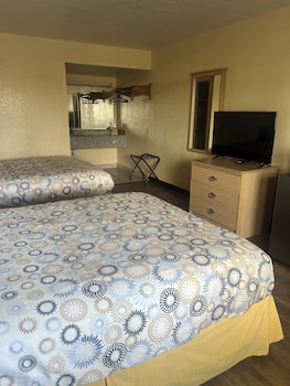 2 Queen Beds, Non-Smoking, Refrigerator, Microwave