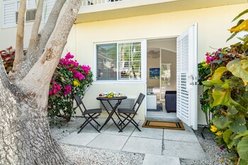 Deluxe Poolside Terrace - 2 Double Beds