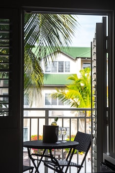 Deluxe Poolside Balcony - 1 King Bed