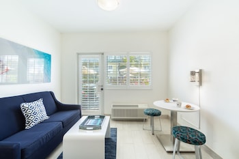 Deluxe Poolside Terrace - 2 Double Beds