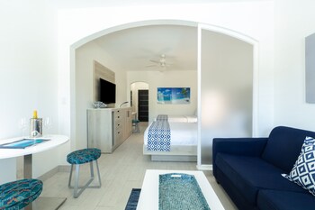 Deluxe Poolside Terrace - 2 Double Beds