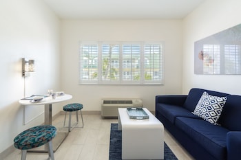 Poolside Room - 2 Double Beds