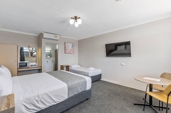 Standard Room, Multiple Beds, Non Smoking