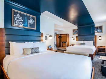 Superior Room, 2 Queen Beds, City View