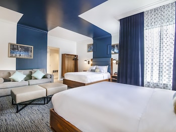 Junior Suite, 2 Queen Bed with Sofa bed, City View
