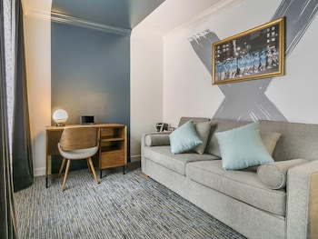 Junior Suite, 2 Queen Bed with Sofa bed, City View