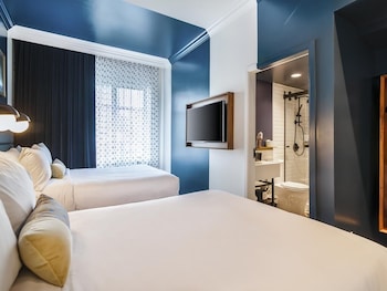Classic Room, 2 Double Beds, City View