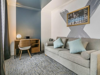 Junior Suite, 2 Queen Bed with Sofa bed, City View