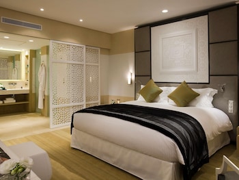 Junior Suite, 1 King Bed, Club Lounge Access