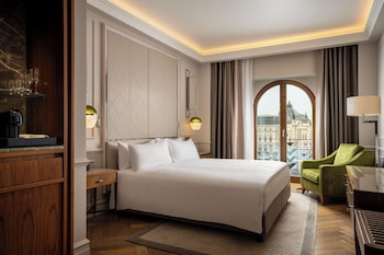 Classic Room, 1 King Bed, Balcony