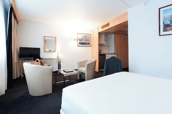 Economy Double Room, 1 Queen Bed (First)
