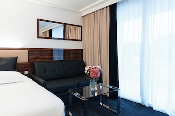 Chambre DELUXE avec lits jumeaux et canapé-lit pour enfant de 12 ans maximum