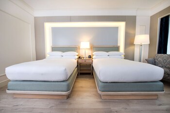 Suite, 2 Queen Beds, Accessible