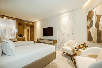 Elite Signature Plus Suite