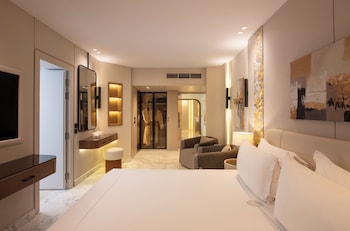 Elite Signature Plus Suite