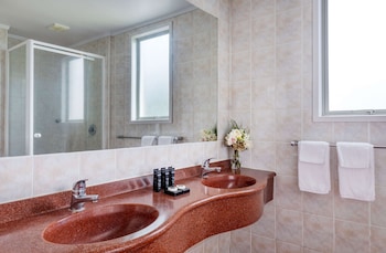 Deluxe Twin Room, 2 Queen Beds, Ground Floor