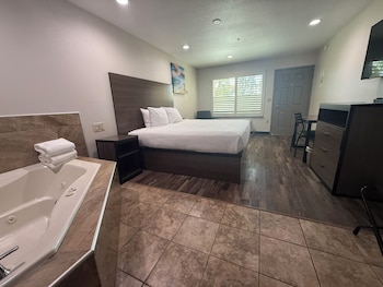 Suite, 1 King Bed, Non Smoking