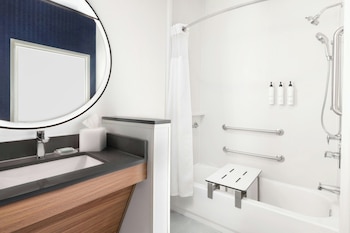 Room, 1 King Bed, Hearing Accessible (Roll-in Shower & Transfer Shower)