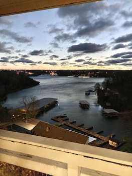 Standard Room, 1 King Bed, Lake View