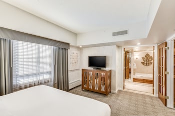 Premium Spa Suite, 1 King, Non-Smoking