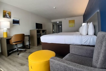 Family Suite, 2 Queen Beds (2nd Floor)