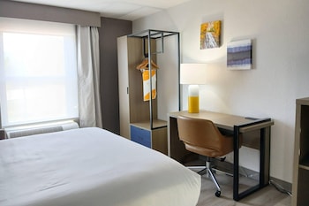 Family Suite, 2 Queen Beds (2nd Floor)