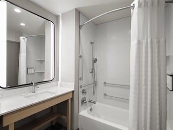 Suite, 1 Bedroom, Accessible Bathtub