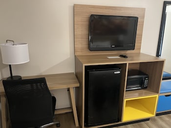 Standard Room, 1 King Bed, Accessible