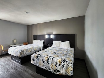Deluxe Room, 2 Queen Beds, Non Smoking, Refrigerator & Microwave