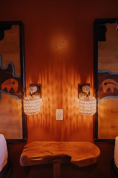 Serene Double Queen Fireplace