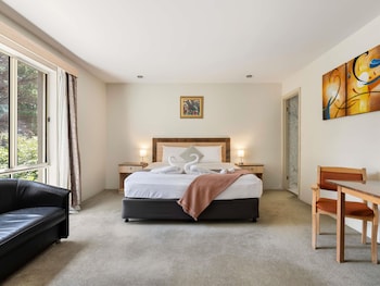 Deluxe Room, 1 Queen Bed