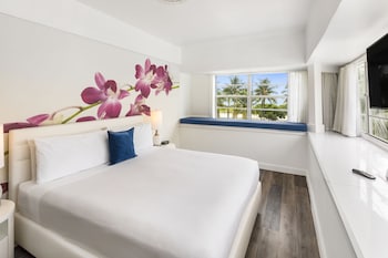 Ocean Corner Room 1 King Bed