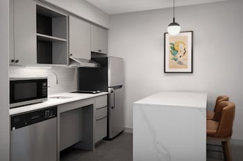2 Bedroom Suite Accessible Tub