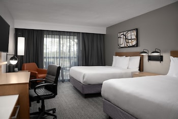 Room, 2 Queen Beds, Bathtub (Mobility/Hearing Accessible, Tub)