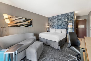 Suite, 1 King Bed with Sofa bed, Non Smoking