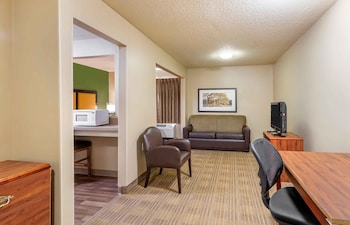 Deluxe Studio, 1 Queen Bed with Sofa bed, Non Smoking