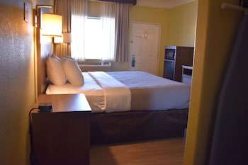 Standard Room, 1 King Bed, Accessible, Non Smoking