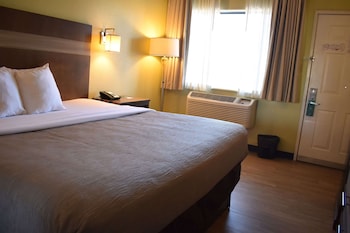 Standard Room, 1 King Bed, Accessible, Non Smoking