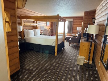 Standard Room, 1 Queen Bed, Non Smoking, Jetted Tub (Theme Room)